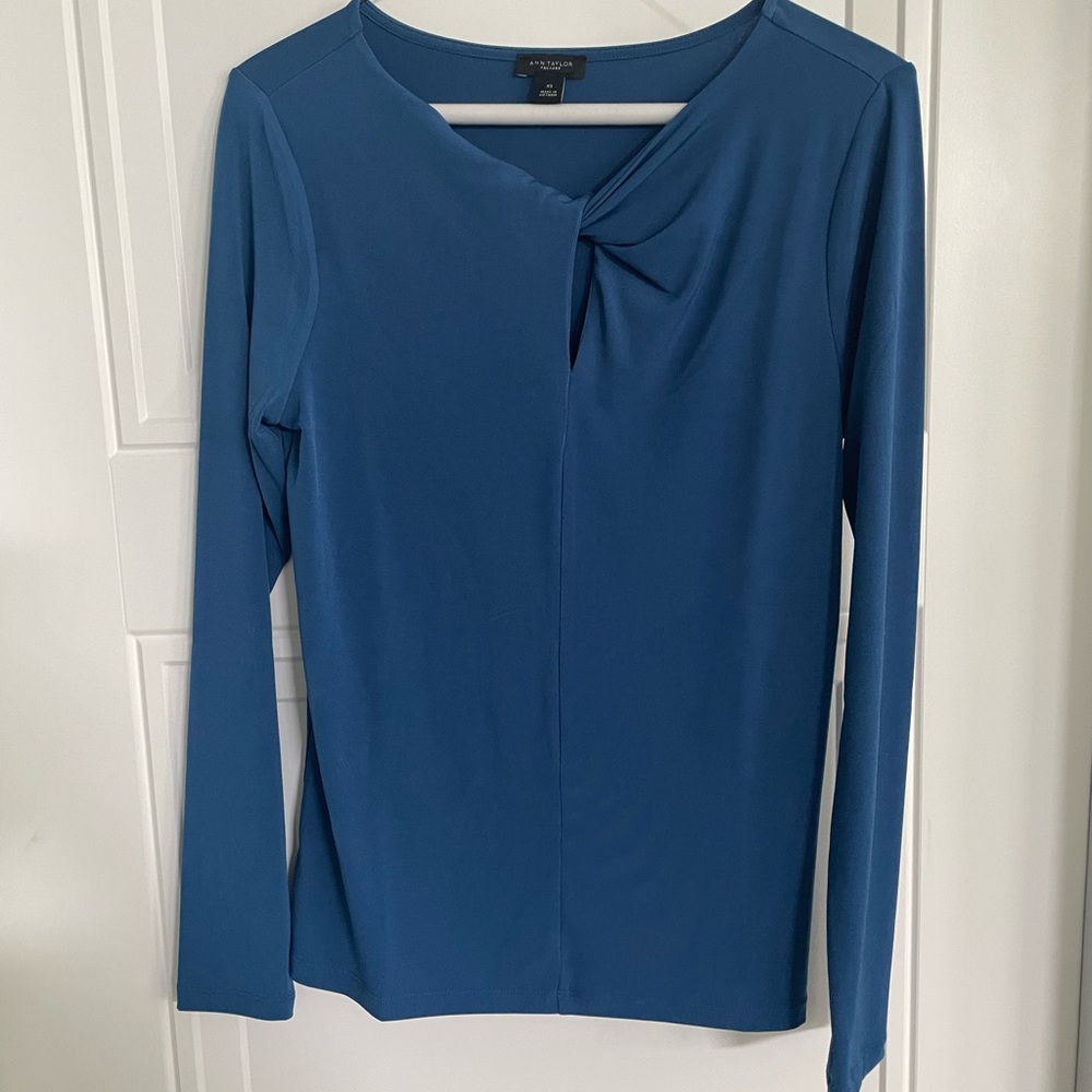 Ann Taylor long sleeve key hole top